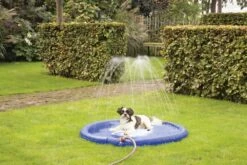 Beeztees Sprinkler Mat Stay Cool - Hondenmat - Blauw - 100 Cm -Hondenbenodigdheden Web 0704630 sfeer1