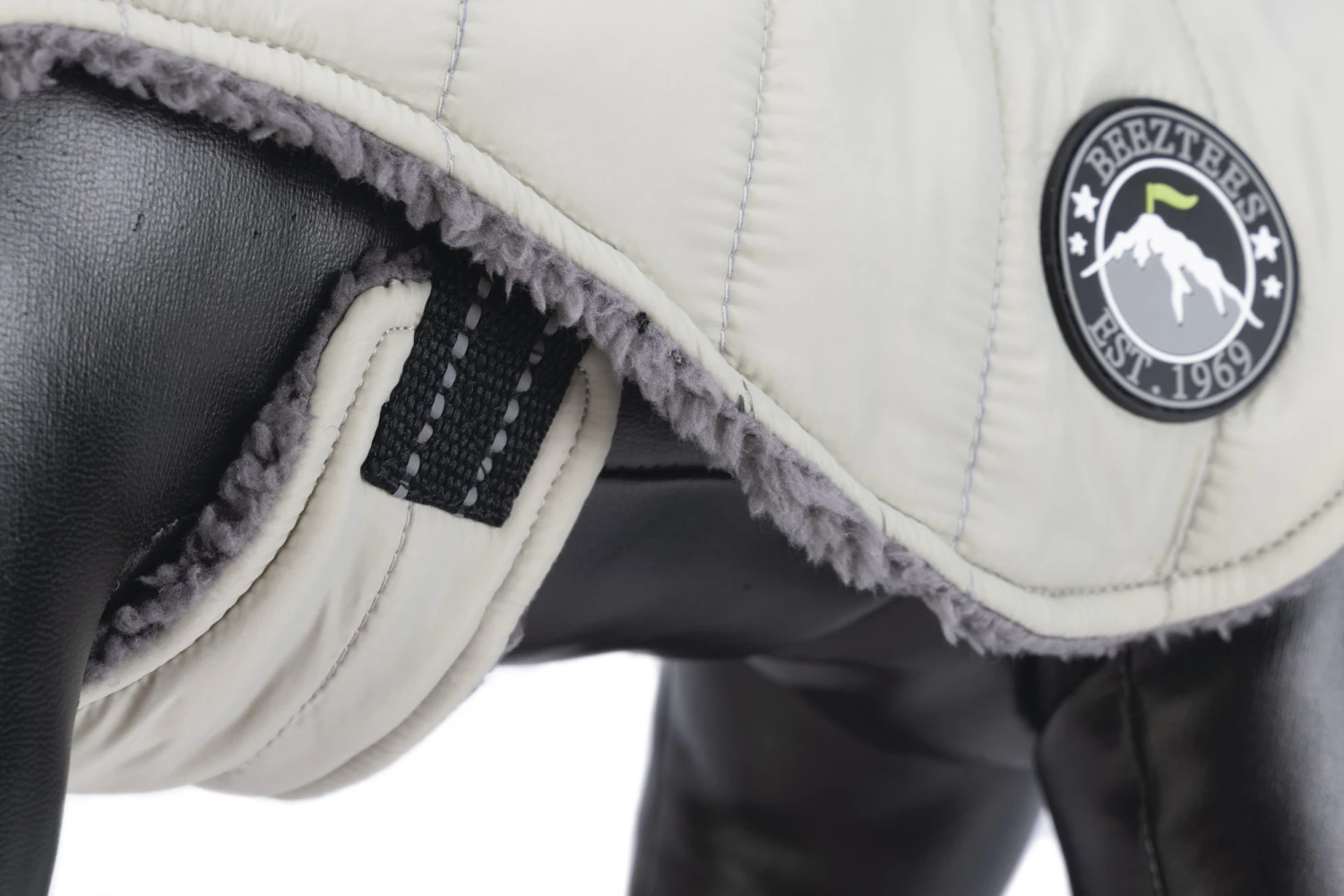 Beeztees Bobby - Hondenjas - Taupe - 56 Cm 4 Beeztees Bobby - Hondenjas - Taupe - 56 Cm - Afbeelding 2