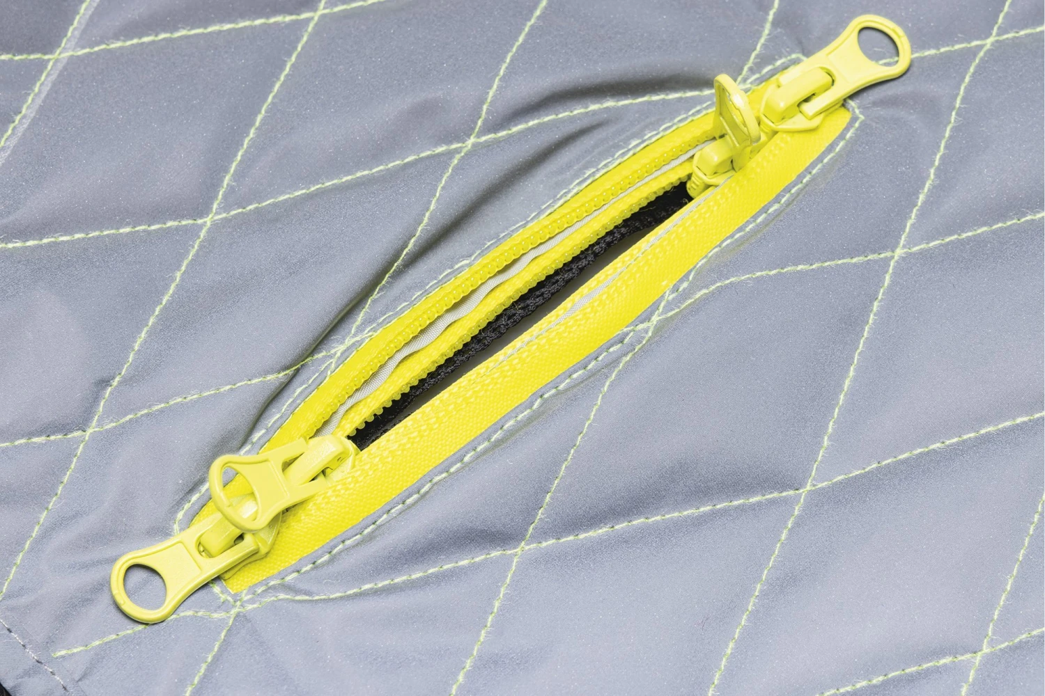 Beeztees Safety Gear Allia - Hondenjas - Reflecterend - Grijs - 32 Cm 4 Beeztees Safety Gear Allia - Hondenjas - Reflecterend - Grijs - 32 Cm - Afbeelding 2