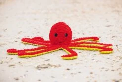 Beeztees Octopus Amy - Hondenspeelgoed - Pluche - Rood - 56x16x14,5 Cm -Hondenbenodigdheden Webimage 0617006 sfeer2
